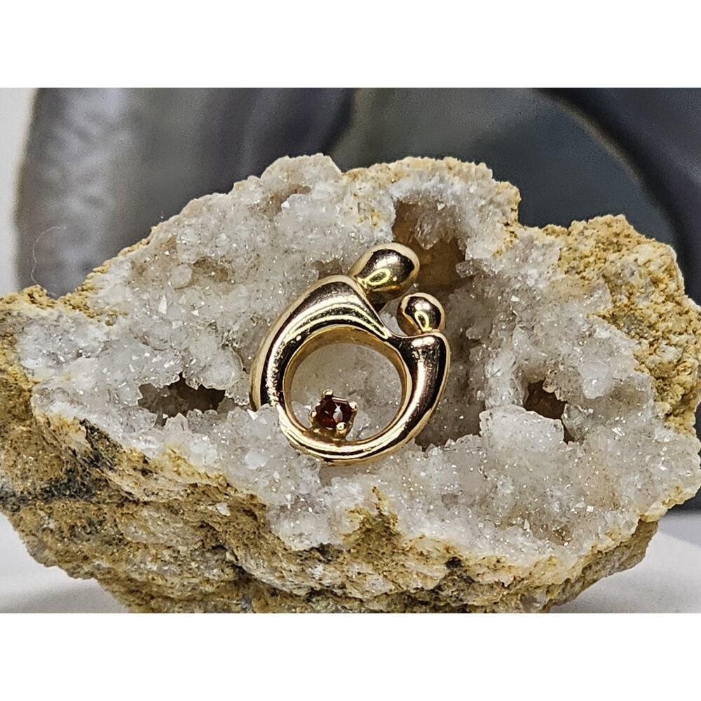 Vintage Solid 14K Yellow Gold Mother & Child Pendant W/ Antique Rose Cut Garnet